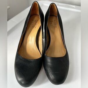 Naturalizer Black Pumps 6.5